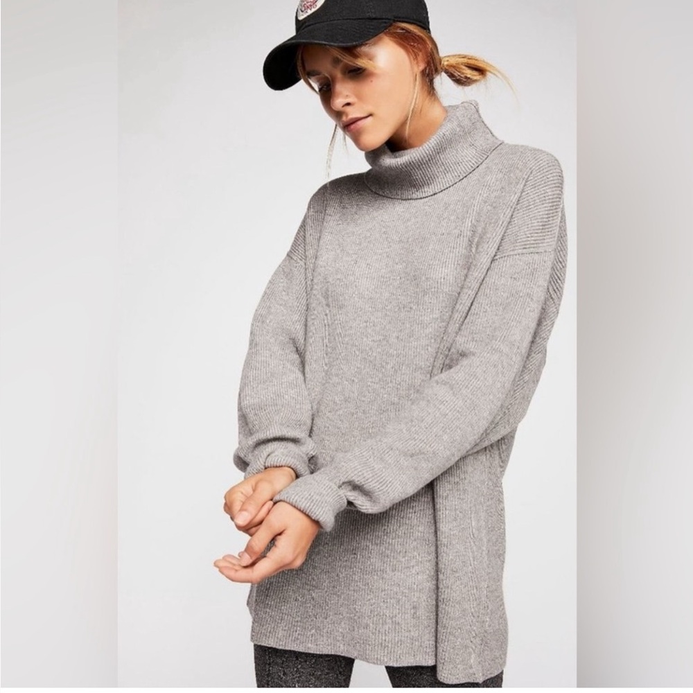 Free People Softly Structured gray Turtleneck Sweater Size medium